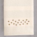 jogo-de-toalhas-2-pecas-em-algodao-400-gramas-com-bordado-buettner-amour-cor-perola-detalhe